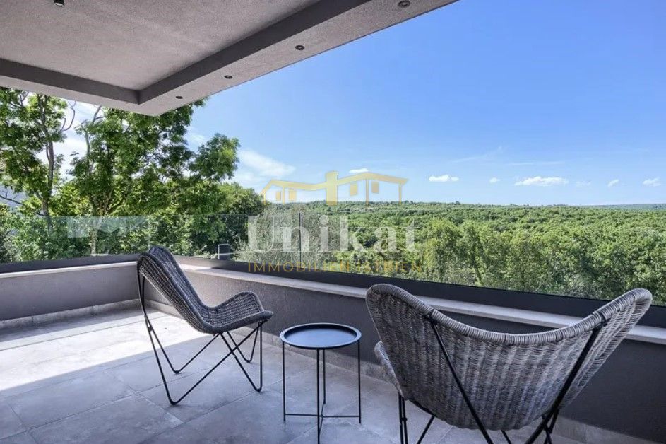 Čudovita vila z razgledom na morje v okolici Marčane